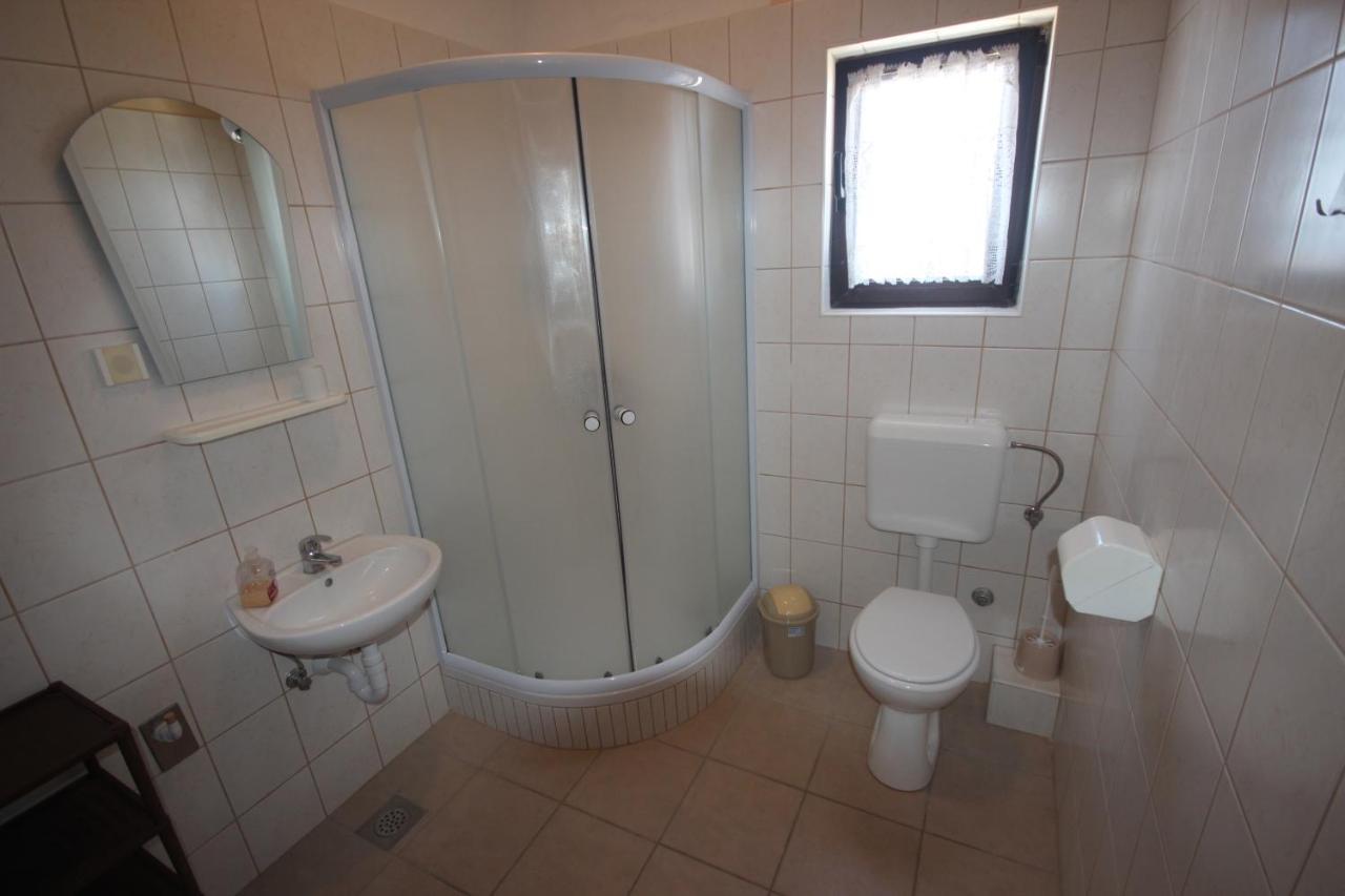 Apartments Njaco Ražanac Szoba fotó
