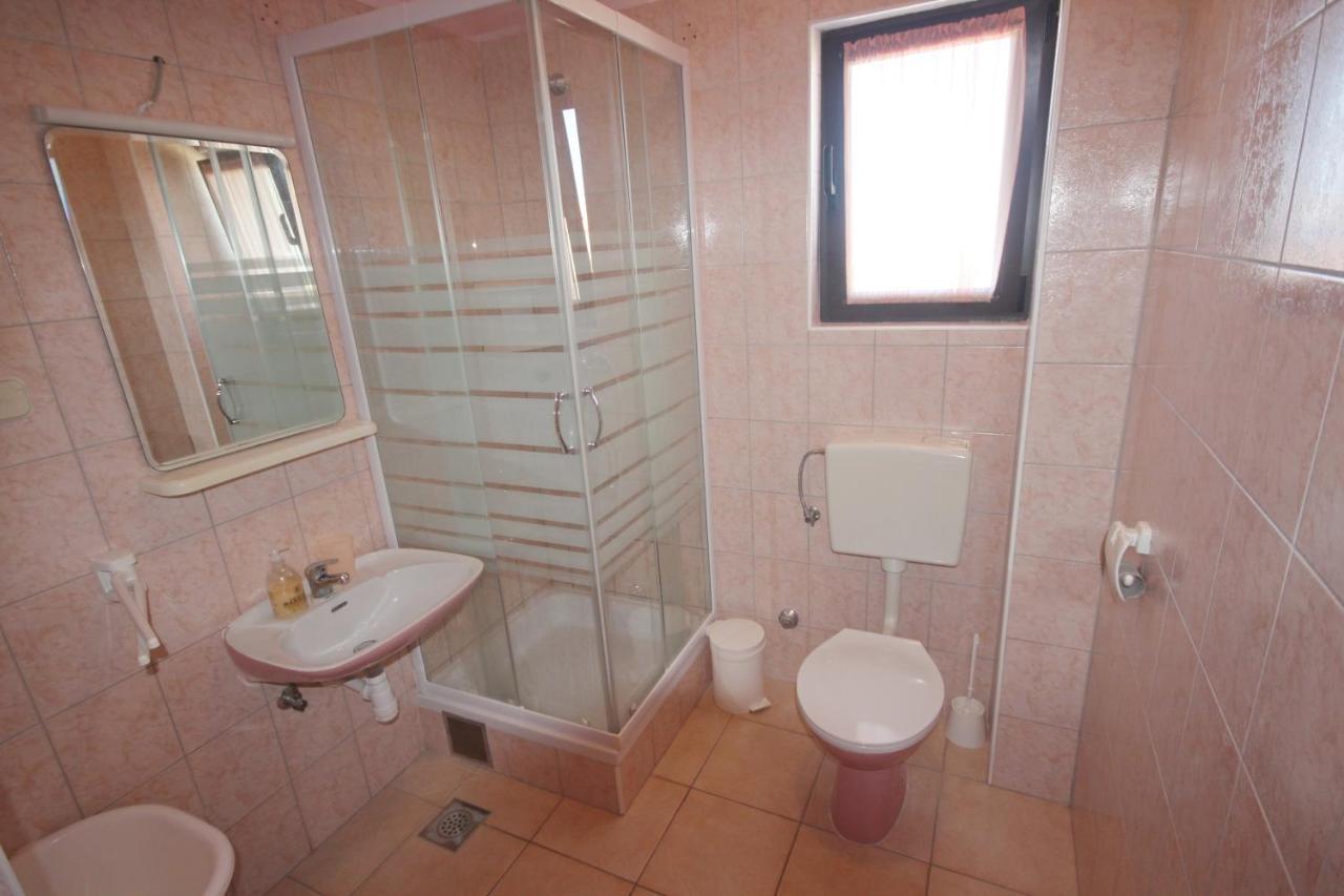 Apartments Njaco Ražanac Szoba fotó